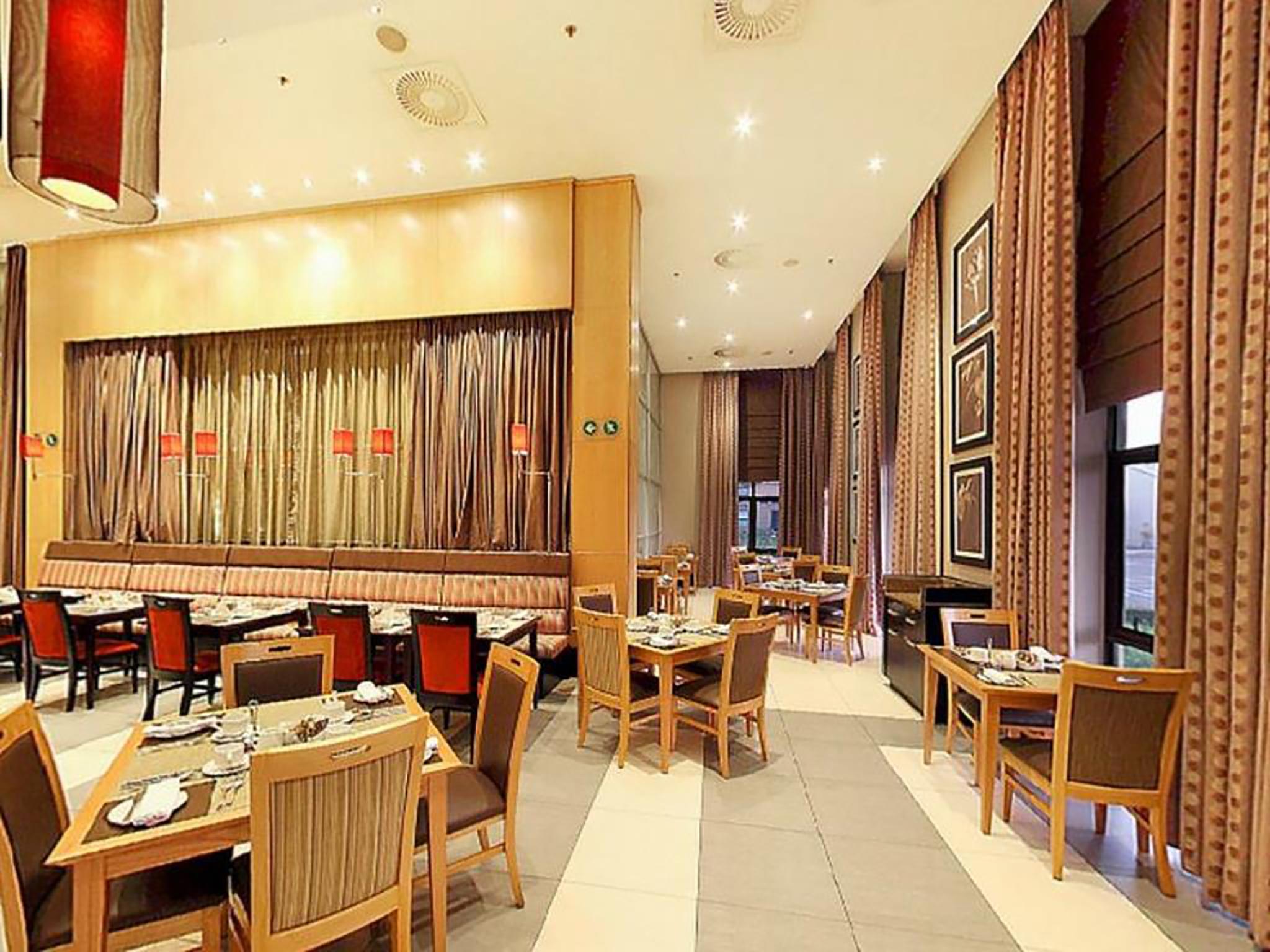Mondior At Emperors Palace Kempton Park Exterior photo